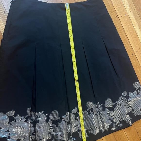 Gorgeous Tahari Skirt - Picture 4 of 6